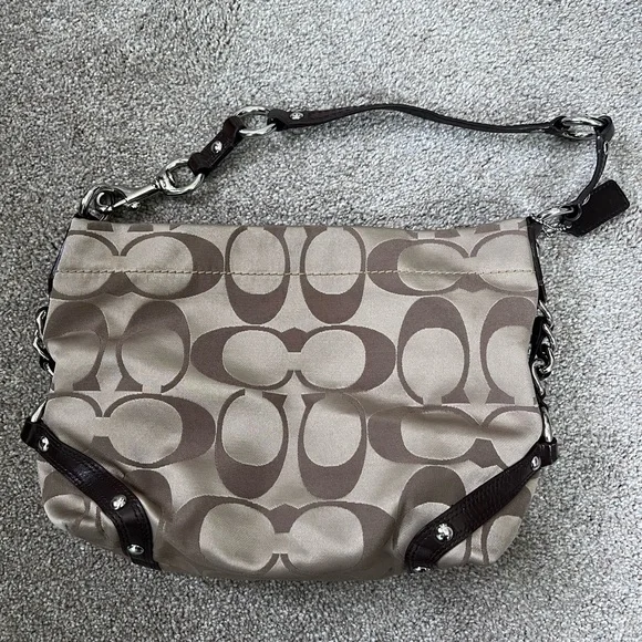 Authentic Coach Hobo Signature shoulder bag. Needs cleaning, no major wear. - Picture 8 of 15